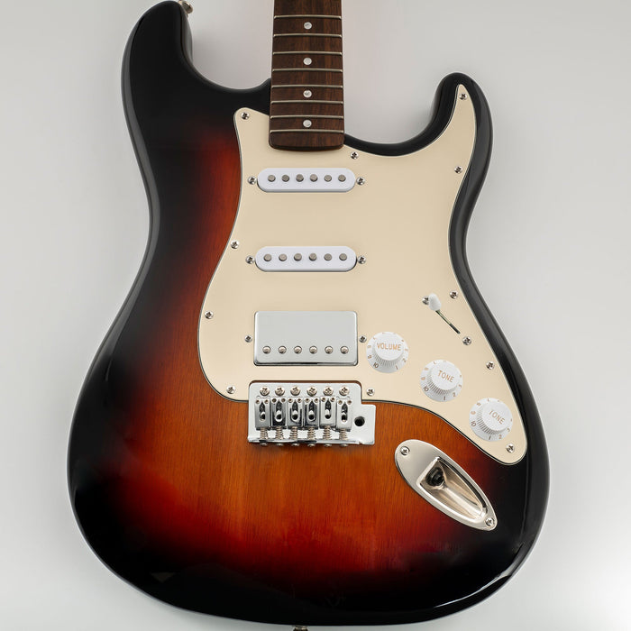 Musiclily Pro HSS 11穴 STピックガードとバックプレートセット USA/メキシコスタンダードFender Stratストラトエレキギター用 3プライ ホワイト