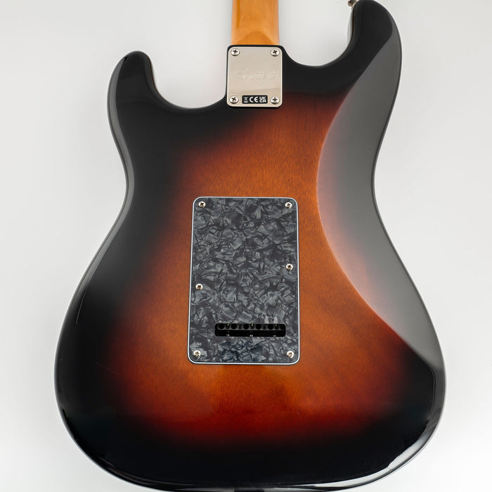 Musiclily Pro HSS 11穴 STピックガードとバックプレートセット USA/メキシコスタンダードFender Stratストラトエレキギター用 3プライ ホワイト
