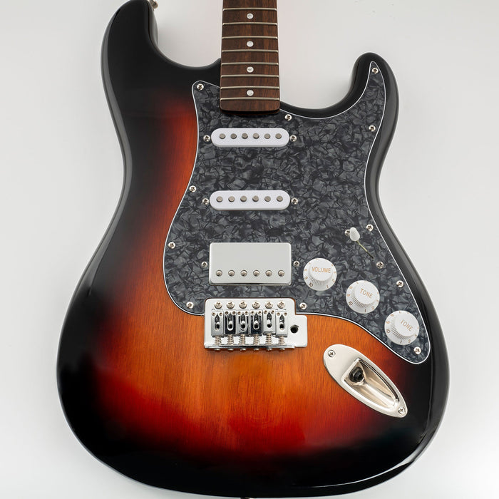 Musiclily Pro HSS 11穴 STピックガードとバックプレートセット USA/メキシコスタンダードFender Stratストラトエレキギター用 3プライ ホワイト