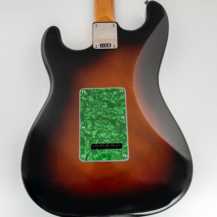 Musiclily Pro HSS 11穴 STピックガードとバックプレートセット USA/メキシコスタンダードFender Stratストラトエレキギター用 3プライ ホワイト