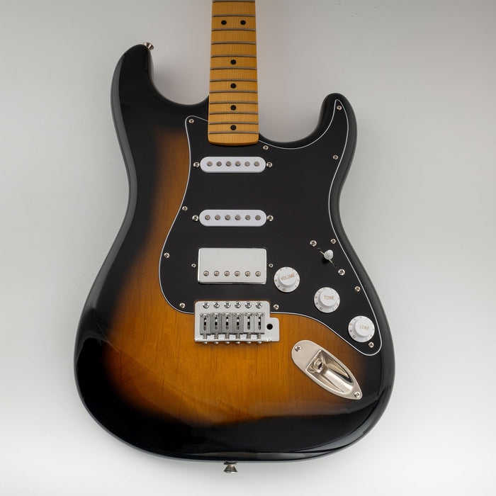 Musiclily Pro 11穴 HSS STピックガード モダンスタイル アメリカンStratストラトエレキギター用 4プライ エイジドホワイトパール