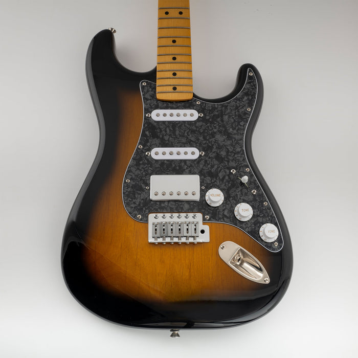 Musiclily Pro 11穴 HSS STピックガード モダンスタイル アメリカンStratストラトエレキギター用 4プライ エイジドホワイトパール