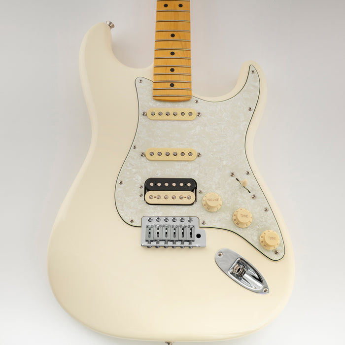 Musiclily Pro 11穴 ラウンドコーナー HSS STタイプピックガード USA/メキシコStratストラトギター用 3点止めオープンタイプのハムバッキングピックアップ 4プライ エイジドホワイトパール