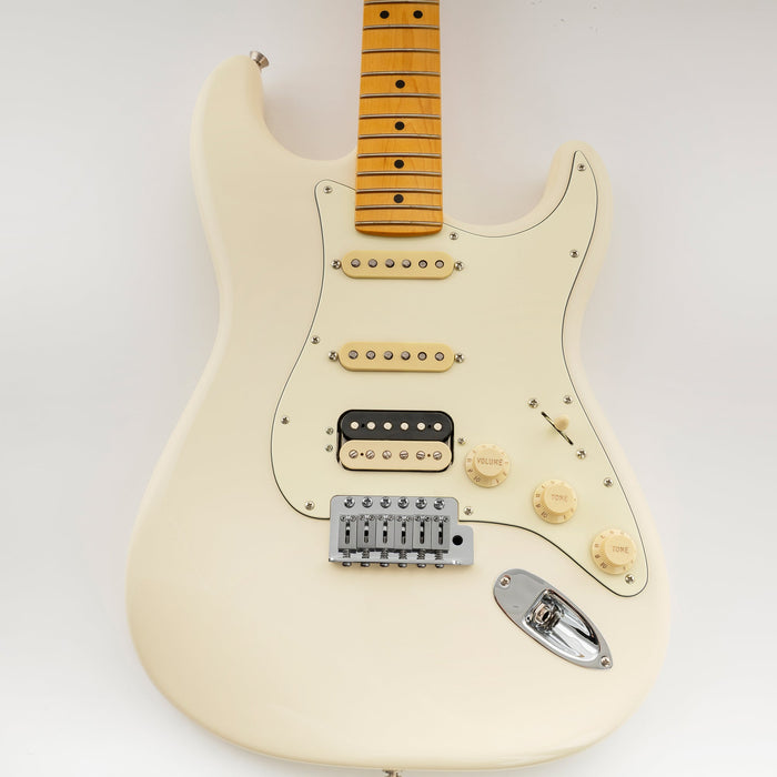 Musiclily Pro 11穴 ラウンドコーナー HSS STタイプピックガード USA/メキシコStratストラトギター用 3点止めオープンタイプのハムバッキングピックアップ 4プライ エイジドホワイトパール