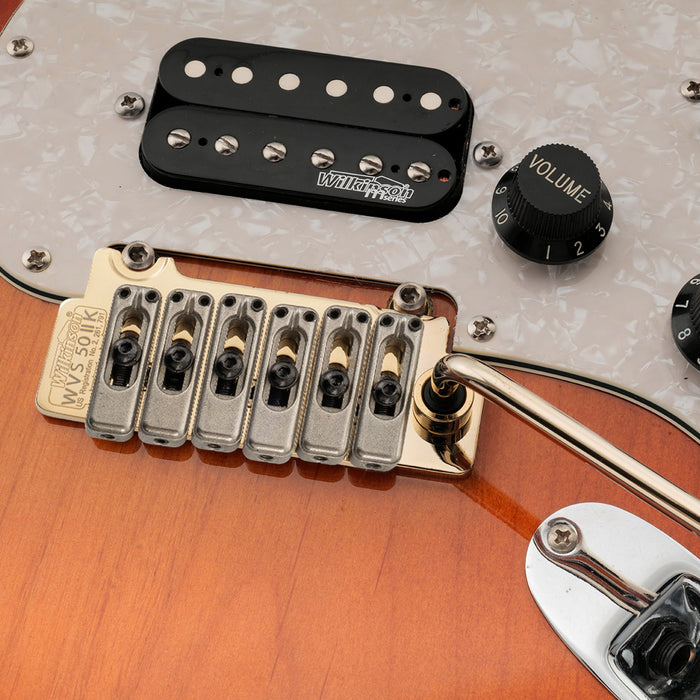 Puente de trémolo Wilkinson WVS50IIK de 52,5 mm (2-1/16 pulgadas), con silletas de acero inoxidable de dos puntos y bloque de acero completo para guitarra eléctrica Strat de EE. UU., México, Japón y Corea.