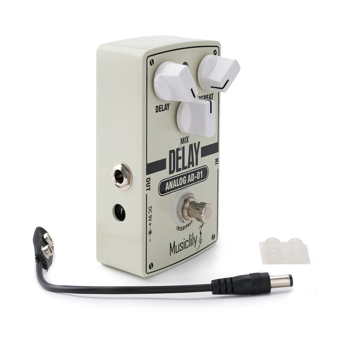 detail of musiclily pro aged white electric guitar effects pedal dc 9v adapter powered true bypass analog delay mx2320p