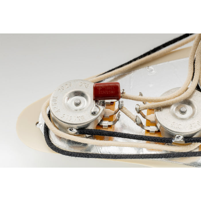 Usage show of musiclily pro small sized metallized polypropylene mpp cbb21 film capacitor for electric guitar bass 022uf 22nf 047uf 47nf mx3107p