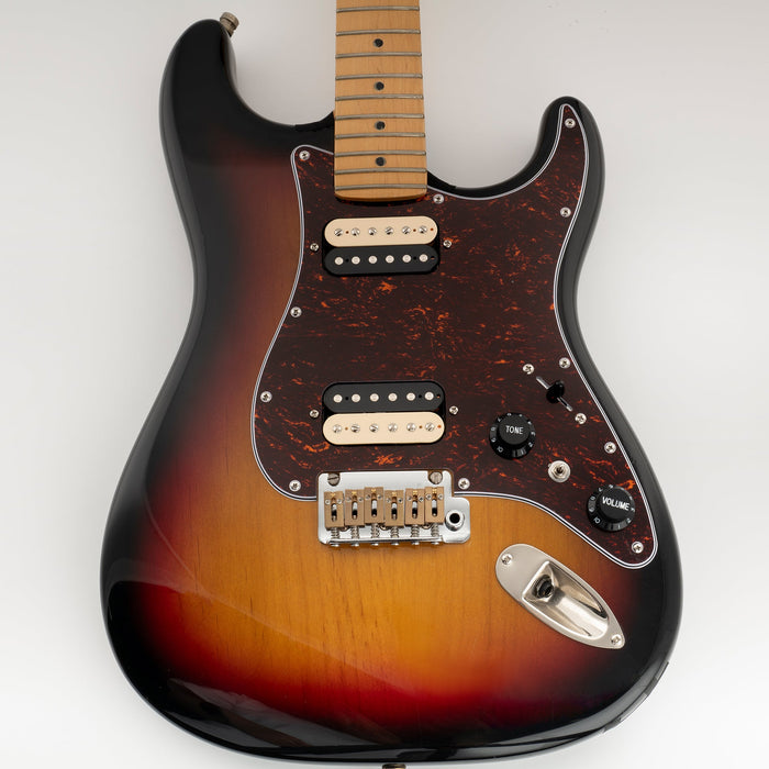 Musiclily Pro 11穴 ST HHピックガード ラウンドコーナーのカバー無しハムバッカー 2ポット穴とミニスイッチ穴 Fender Squier Stratストラトエレキギター用 4プライ エイジドホワイトパール