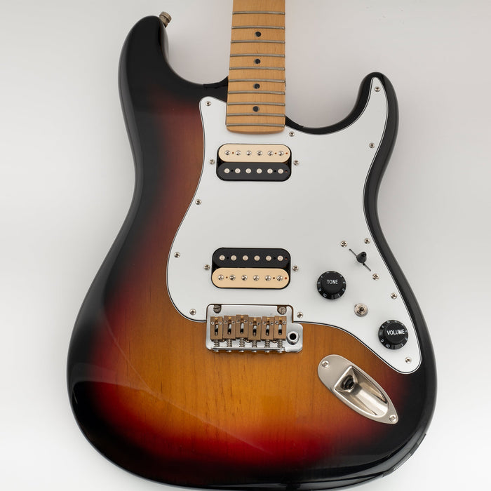 Musiclily Pro 11穴 ST HHピックガード ラウンドコーナーのカバー無しハムバッカー 2ポット穴とミニスイッチ穴 Fender Squier Stratストラトエレキギター用 4プライ エイジドホワイトパール