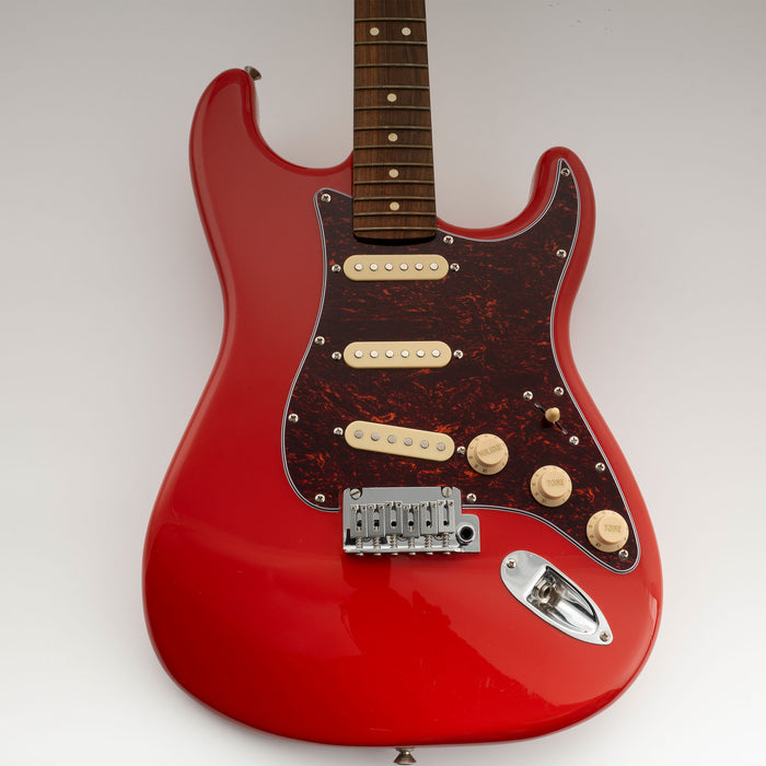 Musiclily Basic Pre-wired Loaded Standard ST-SSS Pickguard with Ceramic Magnet Single Coil Pickups Set for Strat Style Electric Guitar