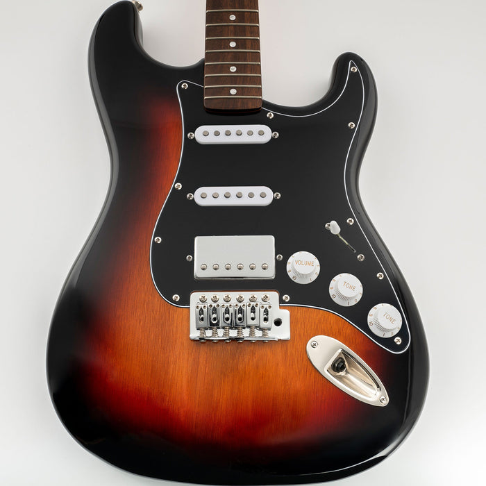 Musiclily Pro HSS 11穴 STピックガードとバックプレートセット USA/メキシコスタンダードFender Stratストラトエレキギター用 3プライ ホワイト