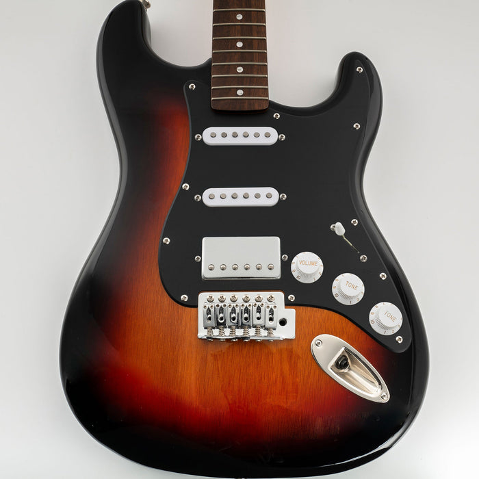 Musiclily Pro HSS 11穴 STピックガードとバックプレートセット USA/メキシコスタンダードFender Stratストラトエレキギター用 3プライ ホワイト