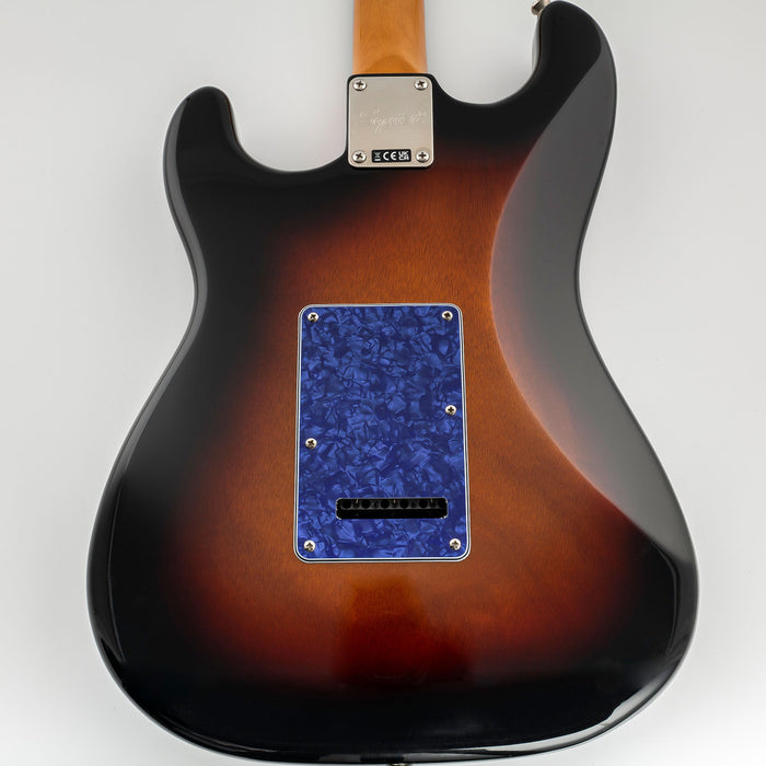 Musiclily Pro HSS 11穴 STピックガードとバックプレートセット USA/メキシコスタンダードFender Stratストラトエレキギター用 3プライ ホワイト