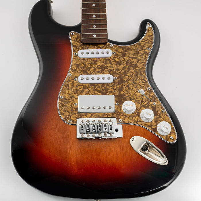 Musiclily Pro HSS 11穴 STピックガードとバックプレートセット USA/メキシコスタンダードFender Stratストラトエレキギター用 3プライ ホワイト