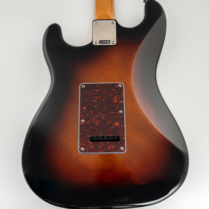 Musiclily Pro HSS 11穴 STピックガードとバックプレートセット USA/メキシコスタンダードFender Stratストラトエレキギター用 3プライ ホワイト