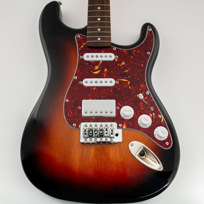 Musiclily Pro HSS 11穴 STピックガードとバックプレートセット USA/メキシコスタンダードFender Stratストラトエレキギター用 3プライ ホワイト
