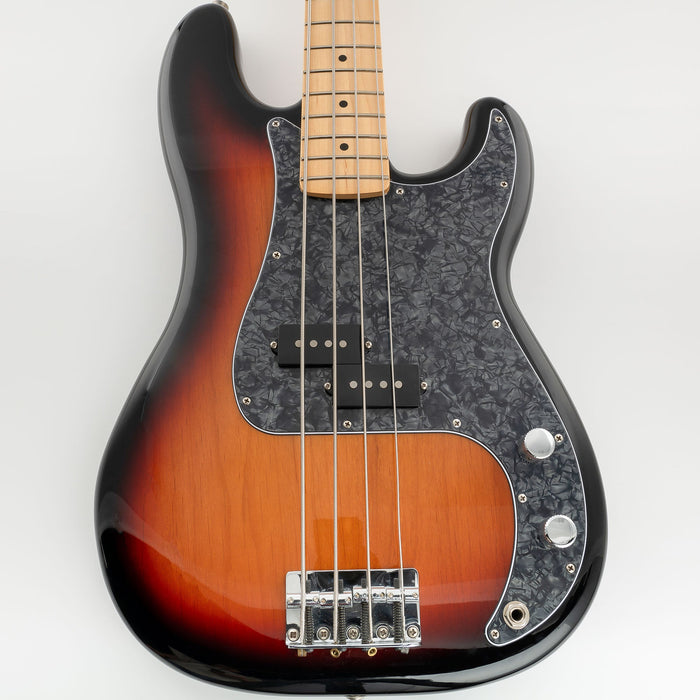 Musiclily Pro 13穴 PBプレベピックガード アメリカ/メキシコスタンダードFender Precision Bassプレシジョンベース用 3プライ ホワイト