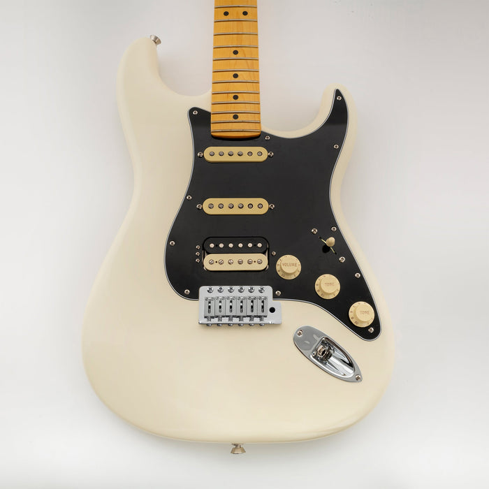 Musiclily Pro 11穴 ラウンドコーナー HSS STタイプピックガード USA/メキシコStratストラトギター用 4点止めオープンタイプのハムバッキングピックアップ 4プライ エイジドホワイトパール