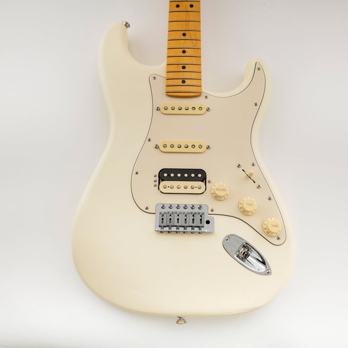 Musiclily Pro 11穴 ラウンドコーナー HSS STタイプピックガード USA/メキシコStratストラトギター用 4点止めオープンタイプのハムバッキングピックアップ 4プライ エイジドホワイトパール