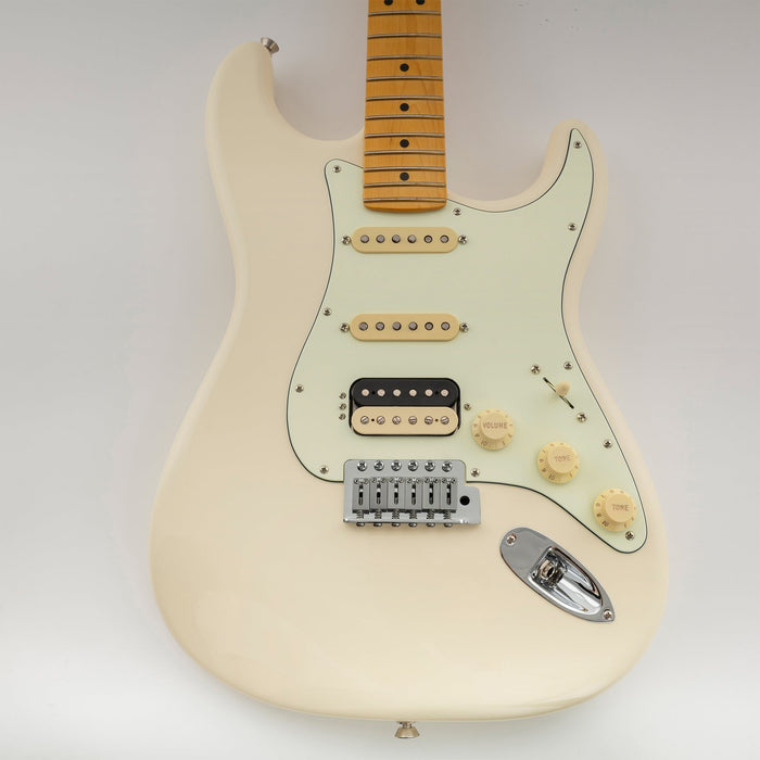 Musiclily Pro 11穴 ラウンドコーナー HSS STタイプピックガード USA/メキシコStratストラトギター用 4点止めオープンタイプのハムバッキングピックアップ 4プライ エイジドホワイトパール