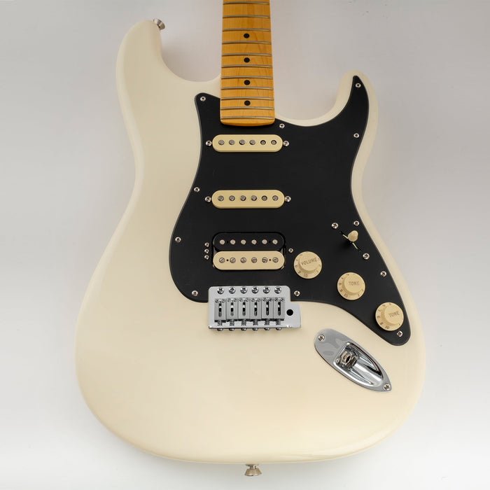 Musiclily Pro 11穴 ラウンドコーナー HSS STタイプピックガード USA/メキシコStratストラトギター用 4点止めオープンタイプのハムバッキングピックアップ 4プライ エイジドホワイトパール