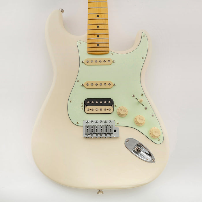 Musiclily Pro 11穴 ラウンドコーナー HSS STタイプピックガード USA/メキシコStratストラトギター用 4点止めオープンタイプのハムバッキングピックアップ 4プライ エイジドホワイトパール