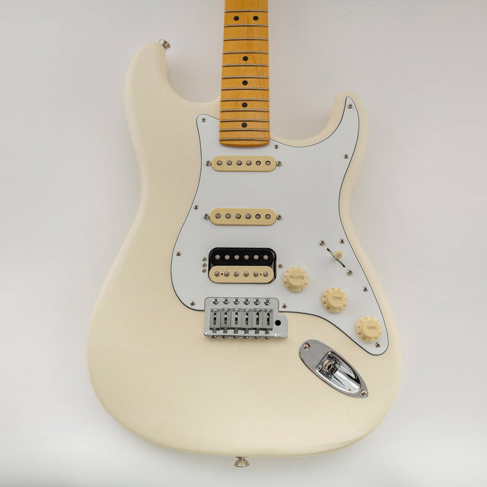 Musiclily Pro 11穴 ラウンドコーナー HSS STタイプピックガード USA/メキシコStratストラトギター用 4点止めオープンタイプのハムバッキングピックアップ 4プライ エイジドホワイトパール