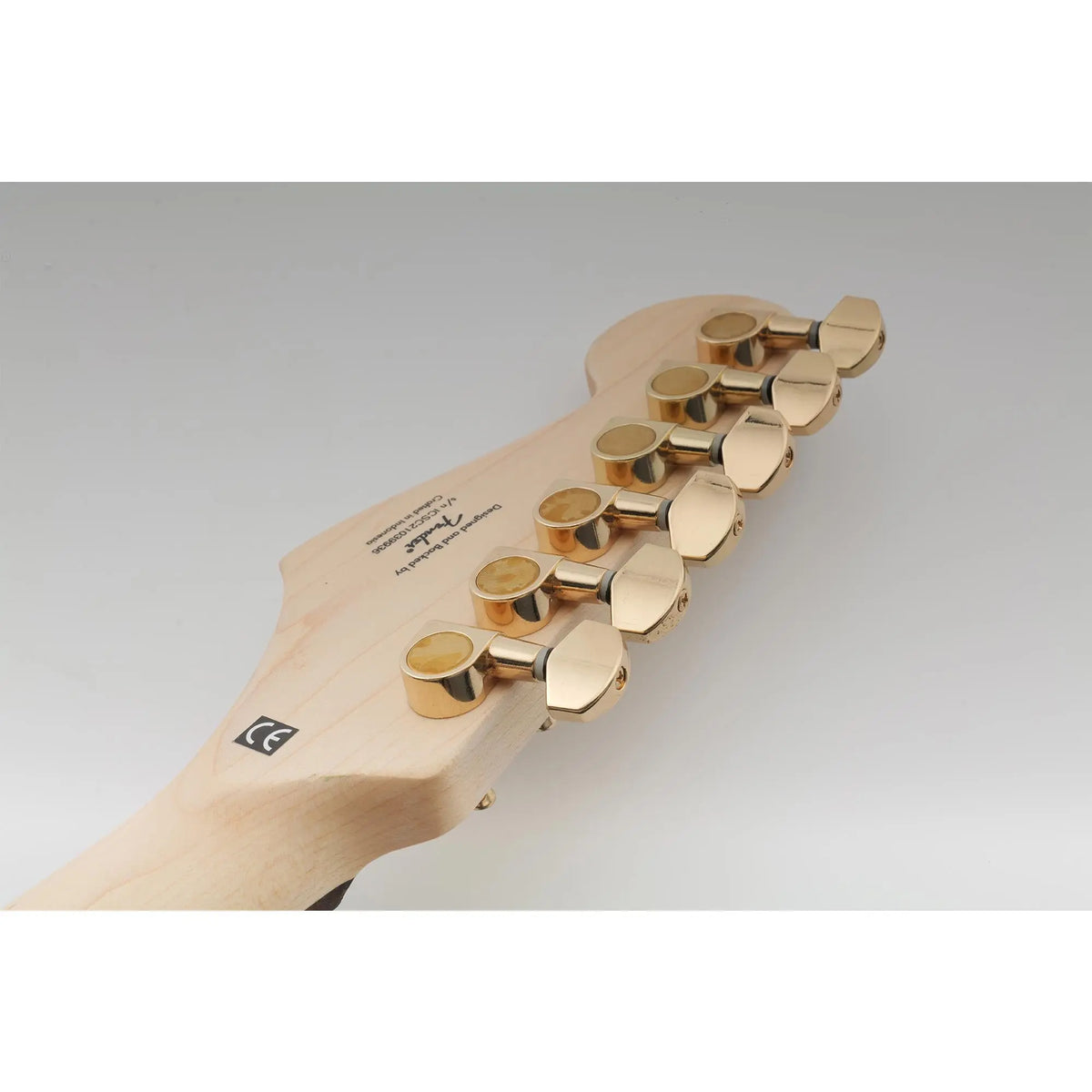 Application of musiclily pro 6 in line 15 1 ratio 2 pin full sealed machine heads tuners tuning pegs keys with hex button for sq strat tele style electric guitar mx1350 6p
