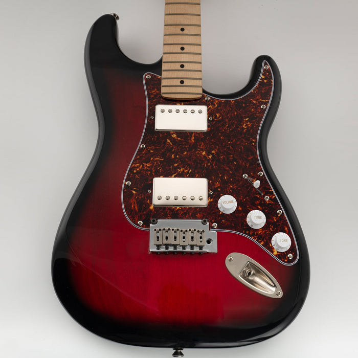 Musiclily Pro 11穴 HH STタイプピックガード 2ハムバッカー USA/メキシコFender Stratストラトエレキギター用 4プライ エイジドホワイトパール