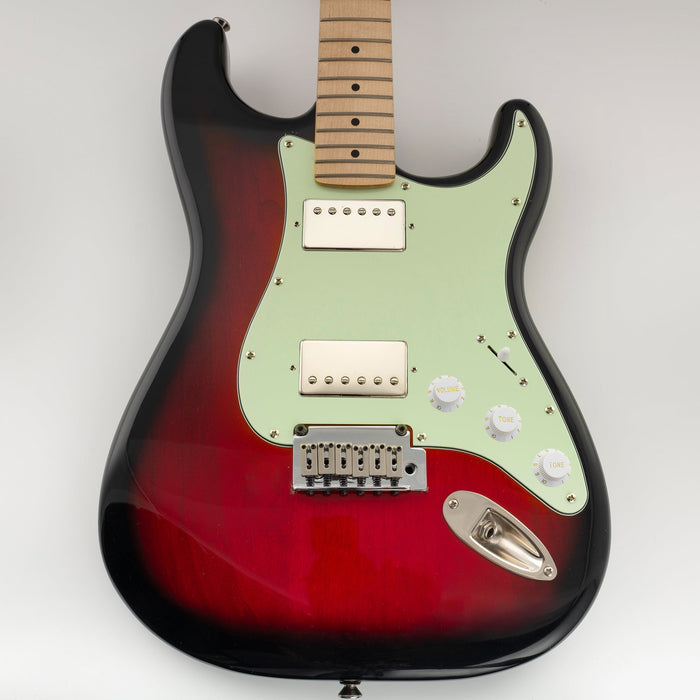 Musiclily Pro 11穴 HH STタイプピックガード 2ハムバッカー USA/メキシコFender Stratストラトエレキギター用 4プライ エイジドホワイトパール