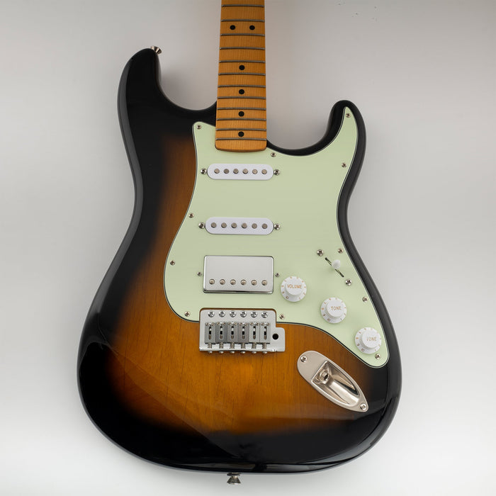 Musiclily Pro 11穴 HSS STピックガード モダンスタイル アメリカンStratストラトエレキギター用 4プライ エイジドホワイトパール