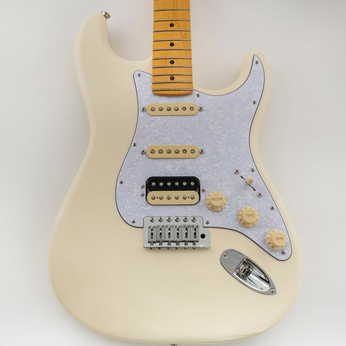 Musiclily Pro 11穴 ラウンドコーナー HSS STタイプピックガード USA/メキシコStratストラトギター用 3点止めオープンタイプのハムバッキングピックアップ 4プライ エイジドホワイトパール