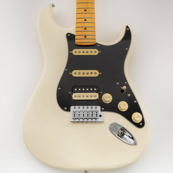 Musiclily Pro 11穴 ラウンドコーナー HSS STタイプピックガード USA/メキシコStratストラトギター用 2点止めオープンタイプのハムバッキングピックアップ 4プライ エイジドホワイトパール