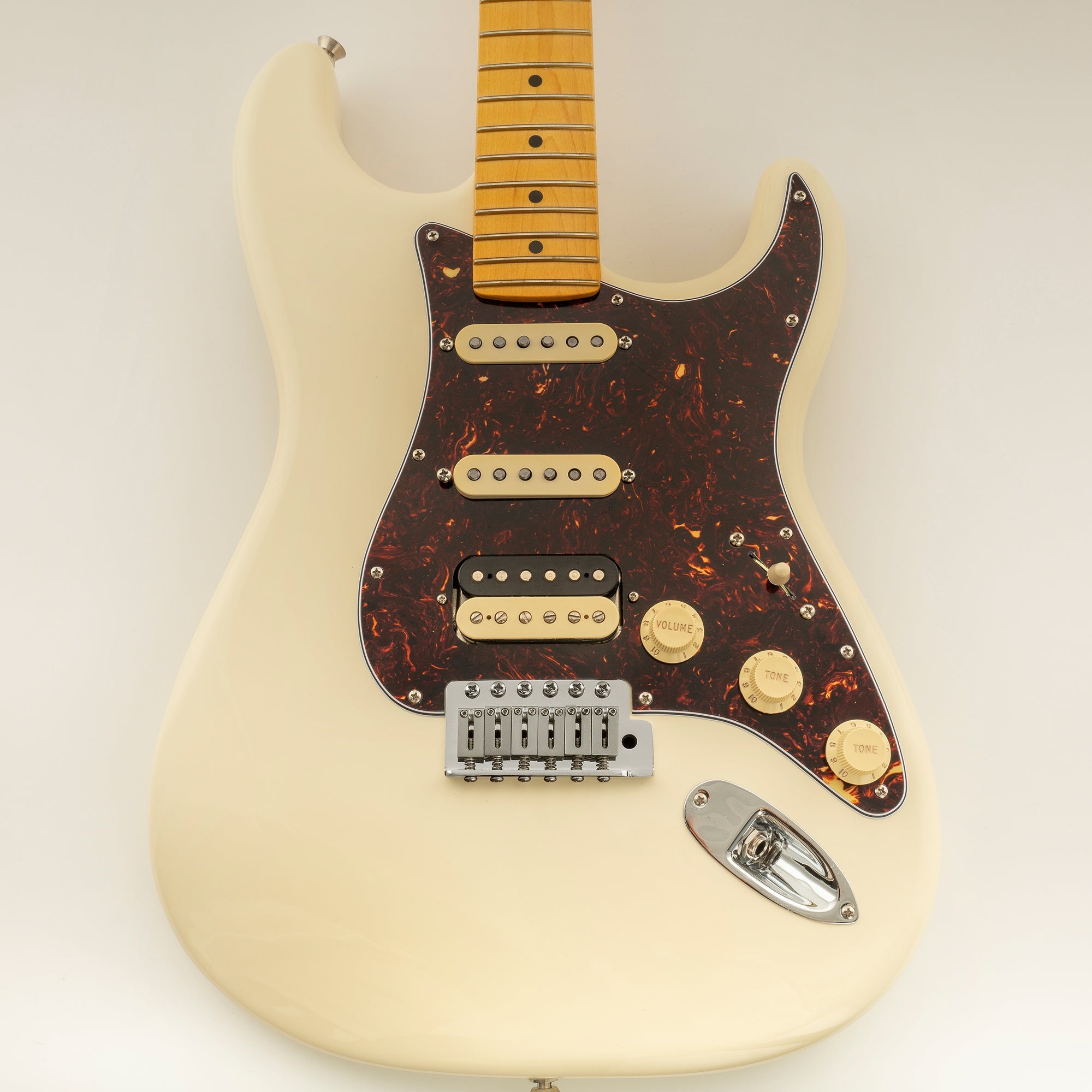 Musiclily Pro 11-Hole Round Corner HSS Guitar Strat Pickguard for USA/Mexican Strat 2-screw Humbucking Open Pickup