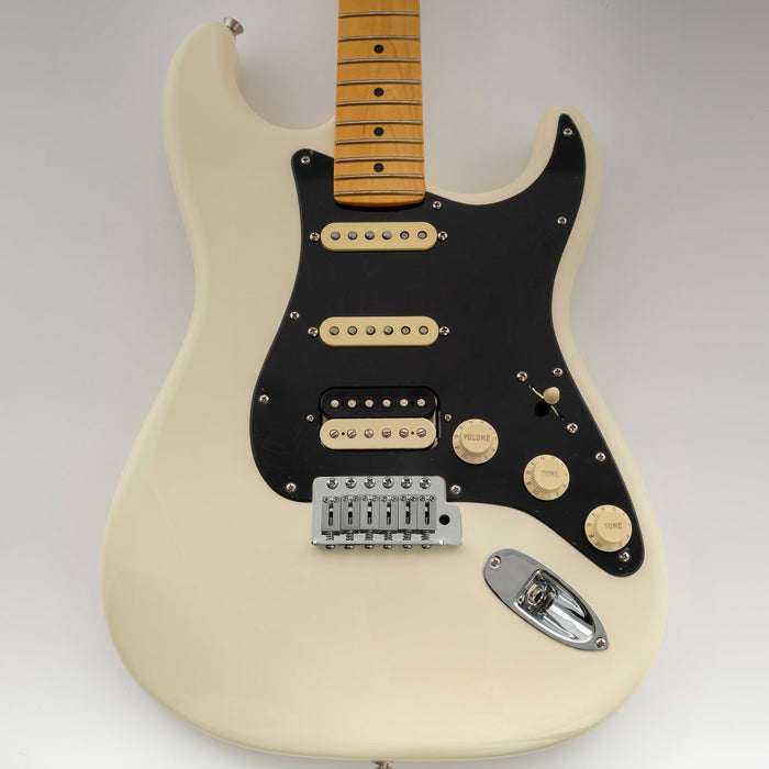 Musiclily Pro 11穴 ラウンドコーナー HSS STタイプピックガード USA/メキシコStratストラトギター用 2点止めオープンタイプのハムバッキングピックアップ 4プライ エイジドホワイトパール