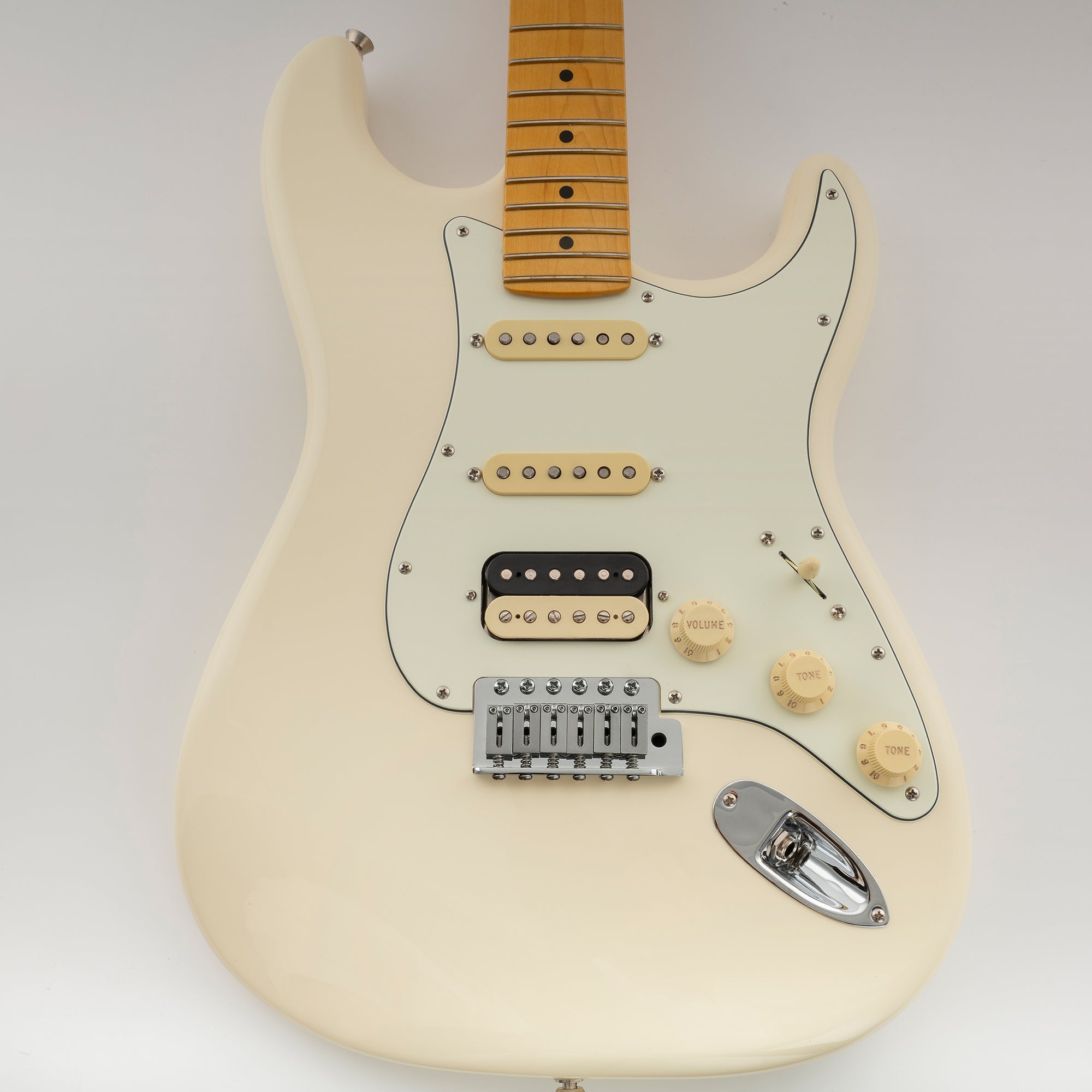 Musiclily Pro 11-Hole Round Corner HSS Guitar Strat Pickguard for USA/Mexican Strat 2-screw Humbucking Open Pickup