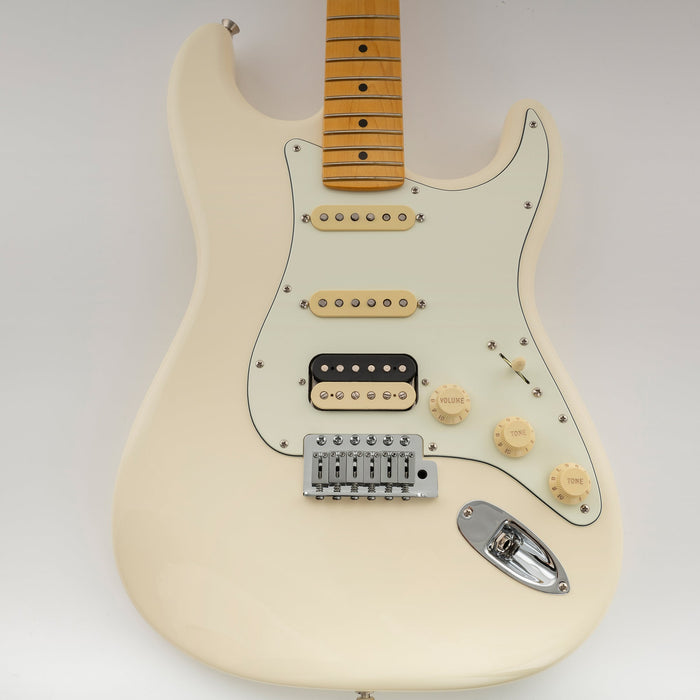 Musiclily Pro 11穴 ラウンドコーナー HSS STタイプピックガード USA/メキシコStratストラトギター用 2点止めオープンタイプのハムバッキングピックアップ 4プライ エイジドホワイトパール