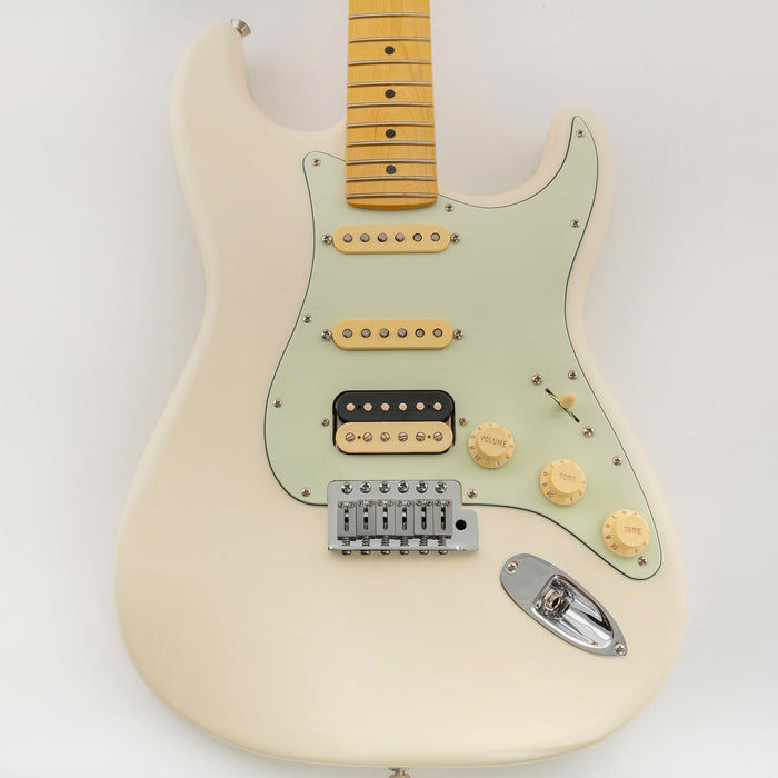 Musiclily Pro 11穴 ラウンドコーナー HSS STタイプピックガード USA/メキシコStratストラトギター用 2点止めオープンタイプのハムバッキングピックアップ 4プライ エイジドホワイトパール