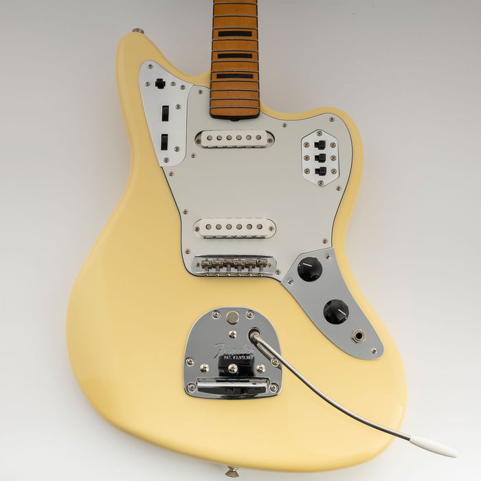 Musiclily Pro 10穴 ヴィンテージ65 60s アメリカ製Fender Jaguarジャガーギター用ピックガード 3プライ エイジドホワイト