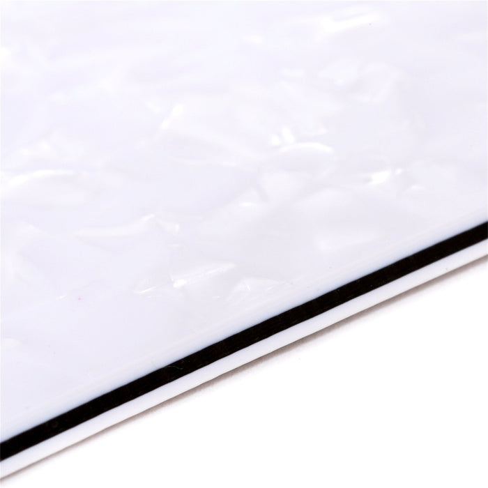 Musiclily Pro Battipenna per basso P contemporaneo a 5 corde e 13 fori per Fender Mexican Precision Bass, 3 strati/4 strati