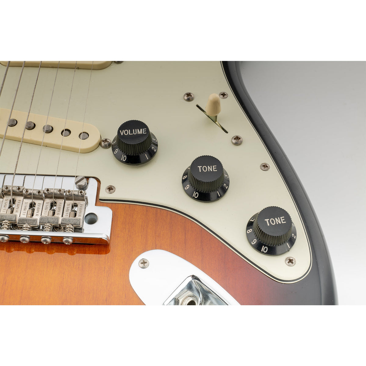 Musiclily Pro Zoll-Größe feine 24 Splines Gitarren-Ton- und Lautstärkereglerknöpfe für amerikanisch hergestellte Strat-Style-Elektrogitarren, Set von 2T1V