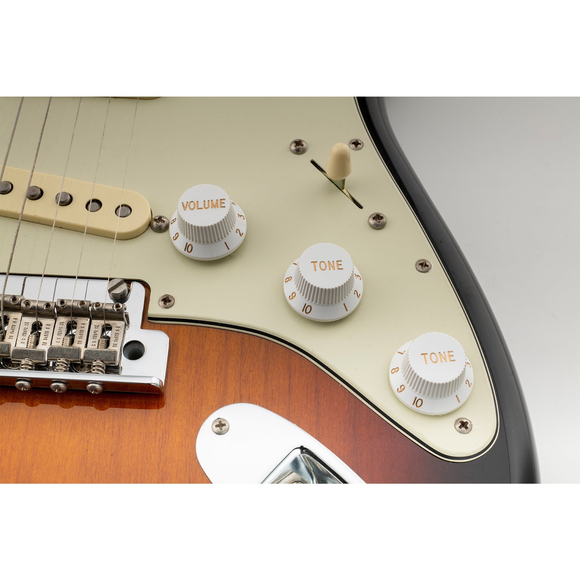 Musiclily Pro Zoll-Größe feine 24 Splines Gitarren-Ton- und Lautstärkereglerknöpfe für amerikanisch hergestellte Strat-Style-Elektrogitarren, Set von 2T1V