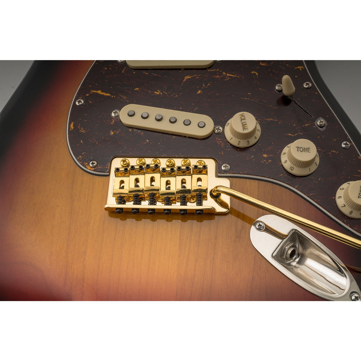 Wilkinson M-Serie 52,5 mm (2-1/16 Zoll) Saiteabstand 6-Schrauben Vintage gebogener Sattel Gitarren-Tremolo-Brücke mit Einsteckarm 36 mm Block für Strat-Style-Elektrogitarre
