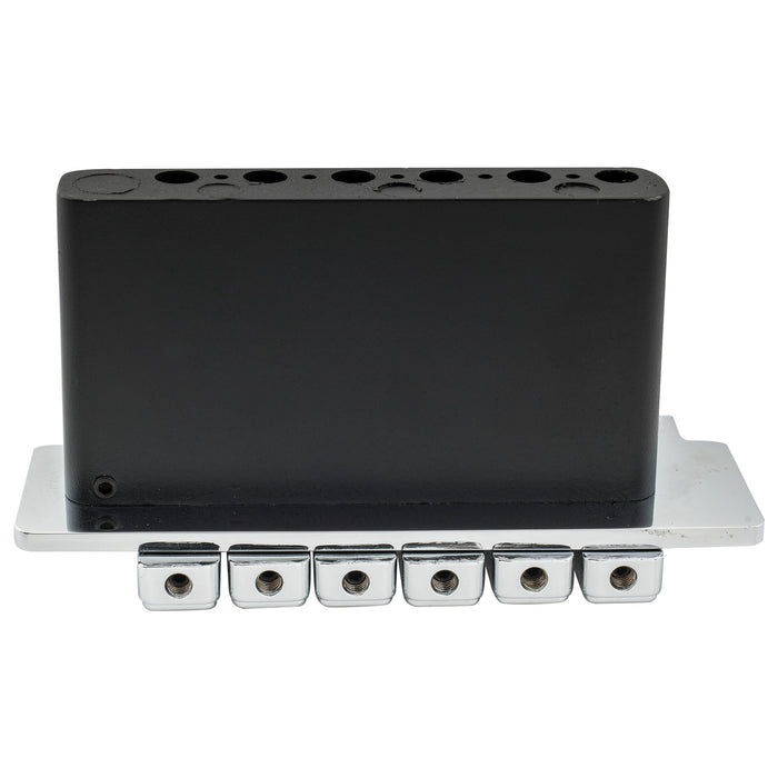Puente de trémolo Wilkinson WVS50K de 54 mm con selletas de bloqueo de dos puntos y bloque de acero completo para guitarra eléctrica Stratocaster estilo Squier.