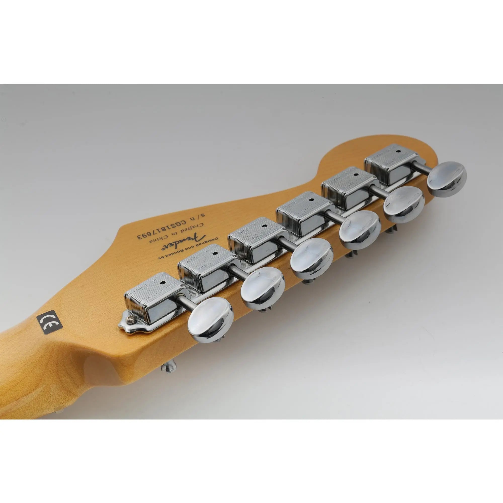Application of wilkinson deluxe vintage 6 on a strip in line split shaft tuners tuning pegs keys machine heads set for squier fender classic vibe strat tele style guitar mx1882cr