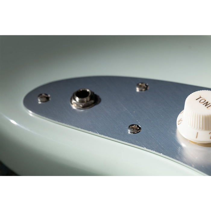 Musiclily Ultra 13穴 アルマイト アルミニウム製ピックガード ヴィンテージ'60s Jazzmasterジャズマスターエレキギター用 ゴールド