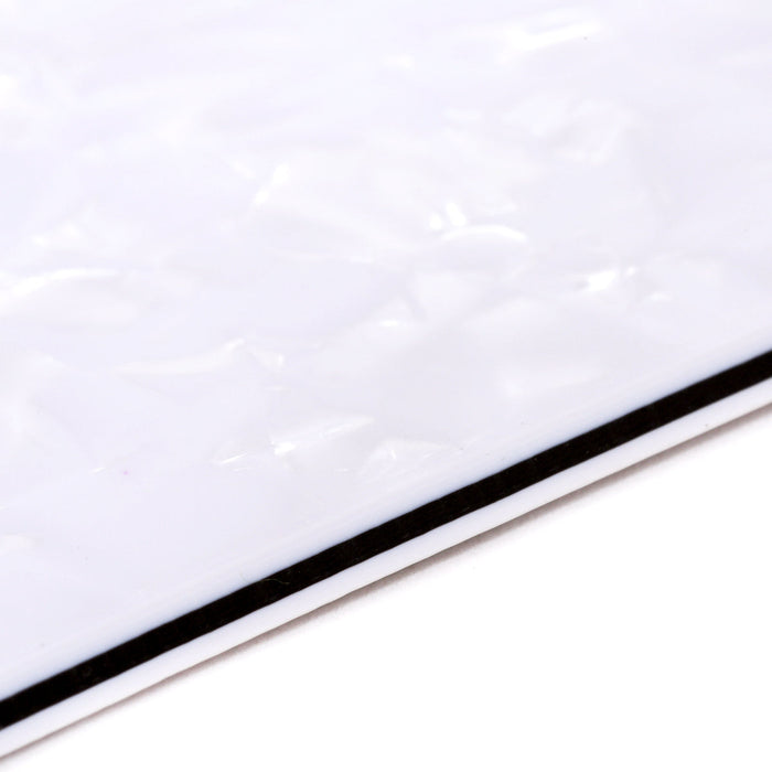 Musiclily Pro 11穴 シングルのカバードハムバッカーとポットスロット STストラトピックガード USA/メキシコFender Tom Delonge Stratエレキギター用 4プライ エイジドホワイトパール