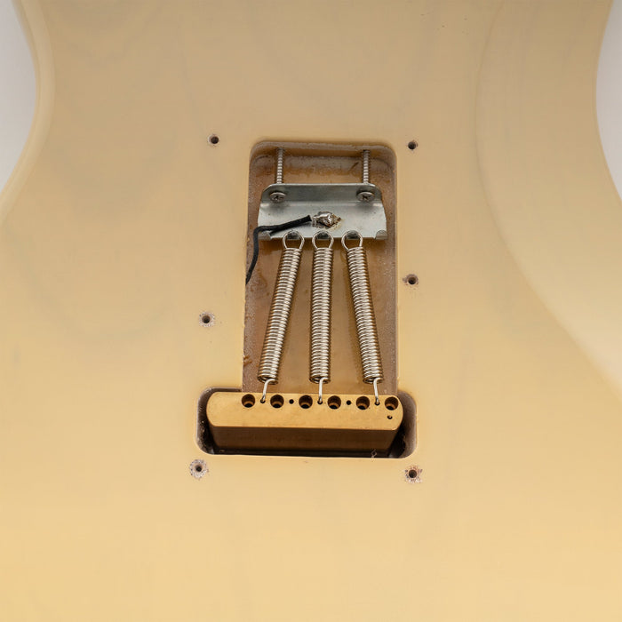 Musiclily Ultra 52,5mm(2-1/16 Zoll) Amerikanischer Vintage-Stil 6-Schrauben ST Tremolo Brücke mit Stahl gebogenen Sätteln 42mm Massivmessing Block Push-In Arm für Strat-Stil E-Gitarre, Schwarz