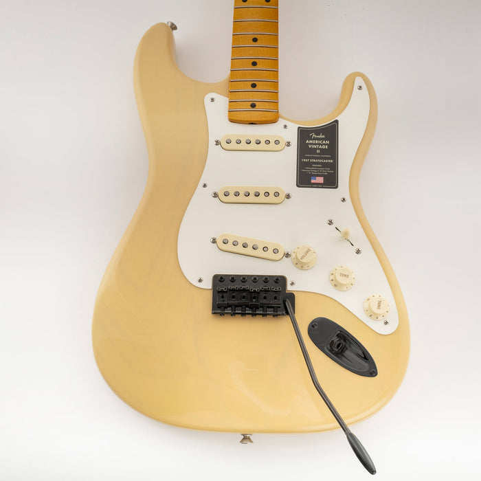 Musiclily Ultra 52,5mm(2-1/16 Zoll) Amerikanischer Vintage-Stil 6-Schrauben ST Tremolo Brücke mit Stahl gebogenen Sätteln 42mm Massivmessing Block Push-In Arm für Strat-Stil E-Gitarre, Schwarz