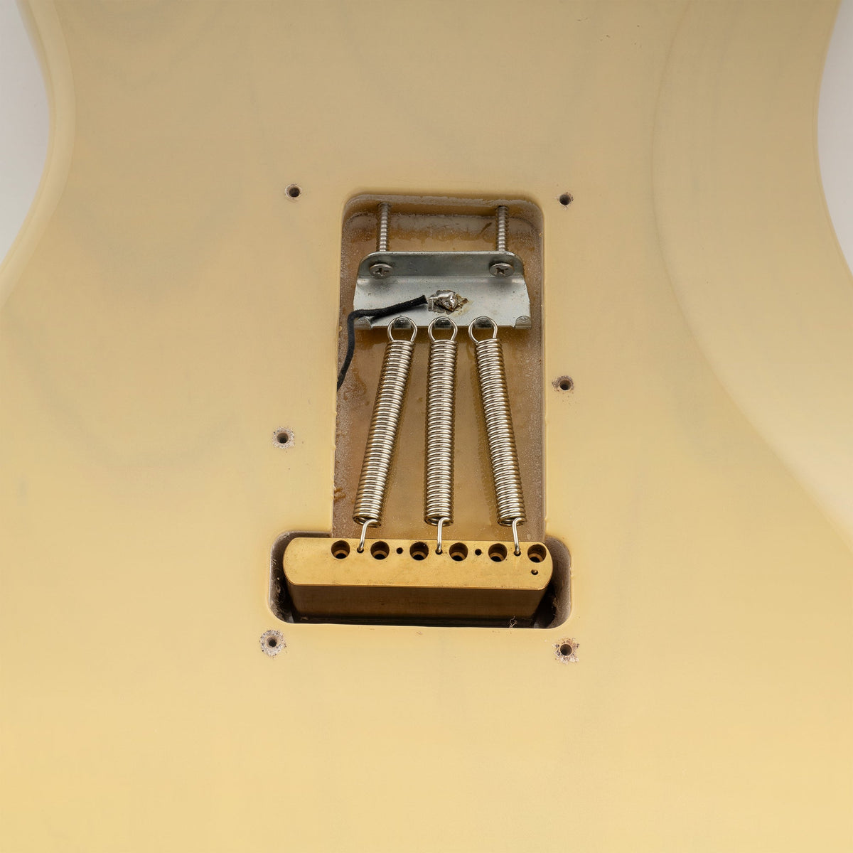 Musiclily Ultra BV020 52.5mm(2-1/16 inch) American Vintage Style 6-Screw ST Tremolo Bridge with Steel Bent Saddles 42mm Solid Brass Block Push-In Arm for Strat Style Electric Guitar